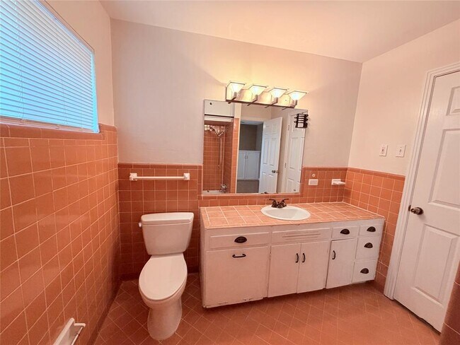 Building Photo - 5915 Sunshine Dr