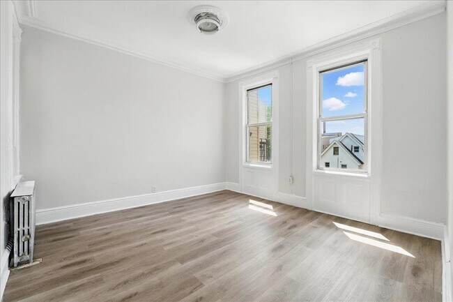 Building Photo - 335 47th St