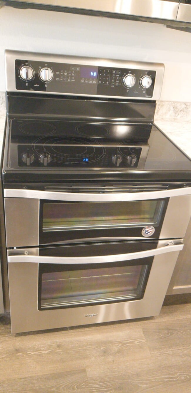 Building Photo - Barzona