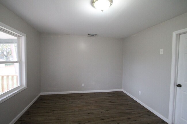 Building Photo - 1701 Springdale Rd