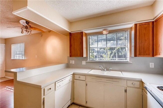 Building Photo - Central Austin Private Lifestyle!