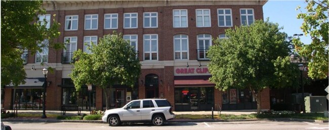 Building Photo - 1245 Caroline St NE