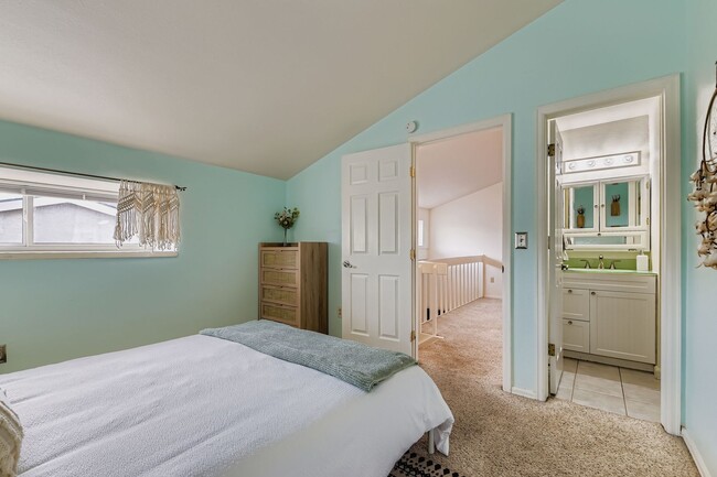 Building Photo - Peaceful 2BR Retreat Near Bobolink Trail