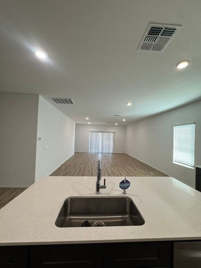 Building Photo - 10004 N Guayacan Trail