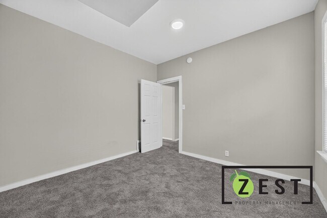 Building Photo - 643-645 Navahoe St