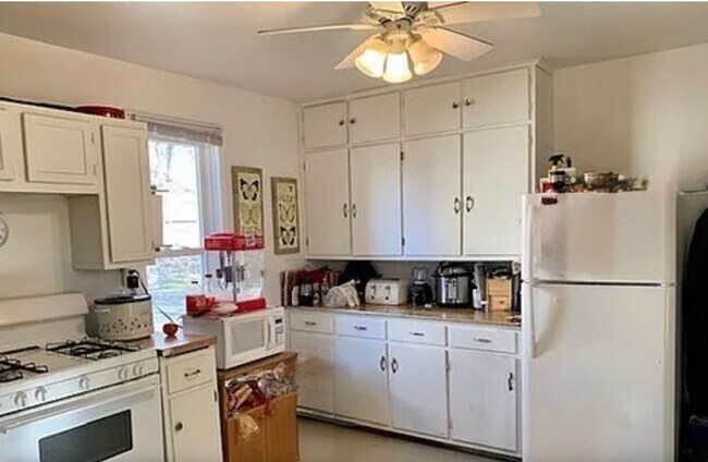 Building Photo - 3BR/1BA Anoka Home Available Now!