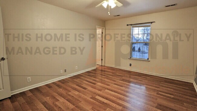 Building Photo - 1042 Waterford Cir