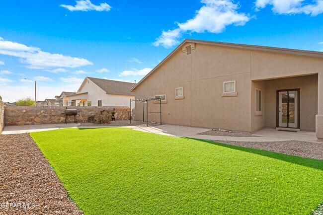 Building Photo - 6981 Black Mesquite Dr