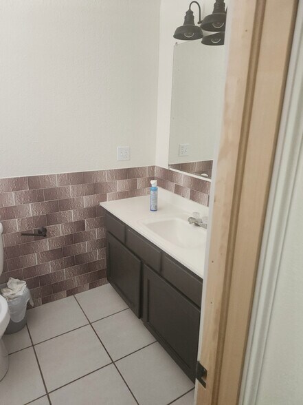 Building Photo - 3825 Roger Joseph Dr