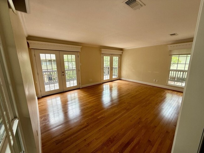 Building Photo - 201 Vanderpool Ln