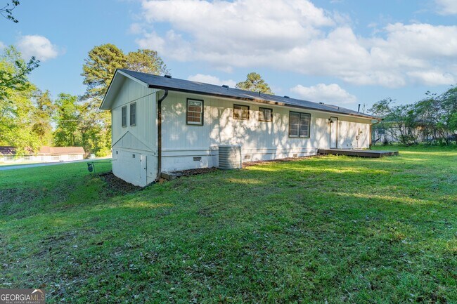 Building Photo - 2290 Pinetree Ln NE