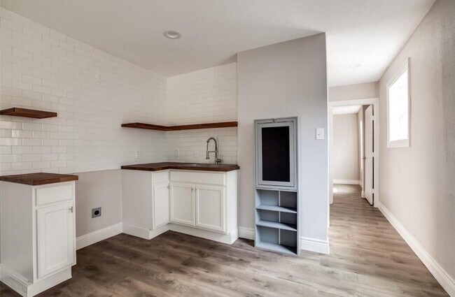 Primary Photo - 7135 Avenue C