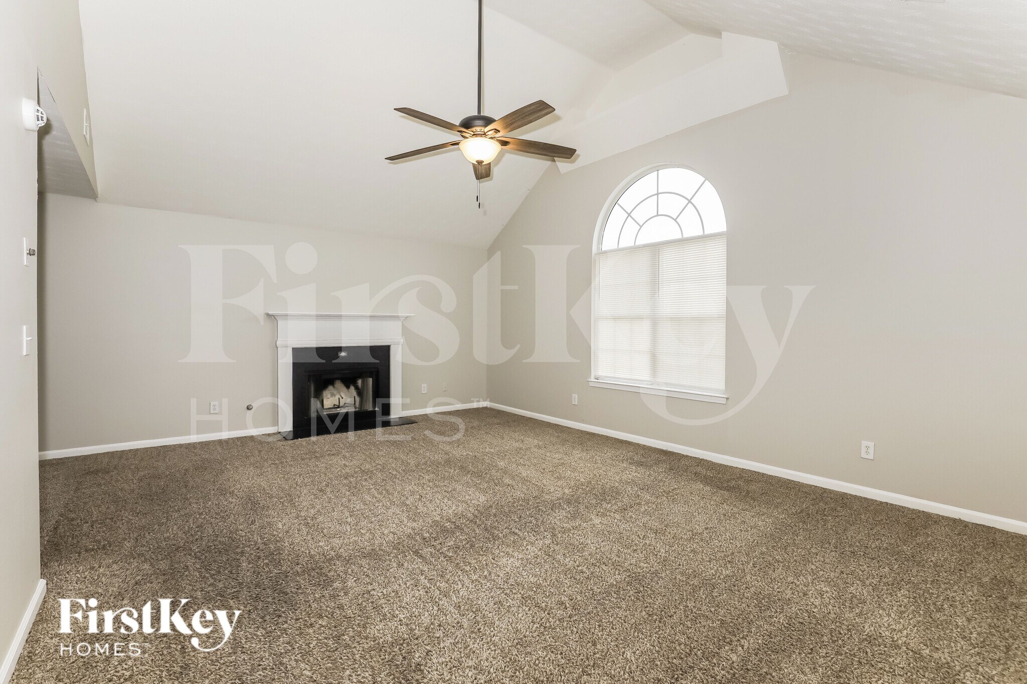 Building Photo - 2631 S Hills