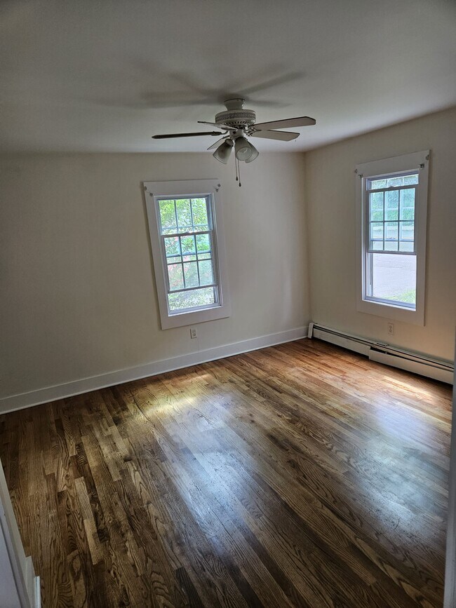 Living Room - 164-2 Bridgeport Ave