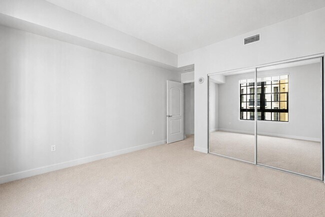 Building Photo - 801 S Olive Ave