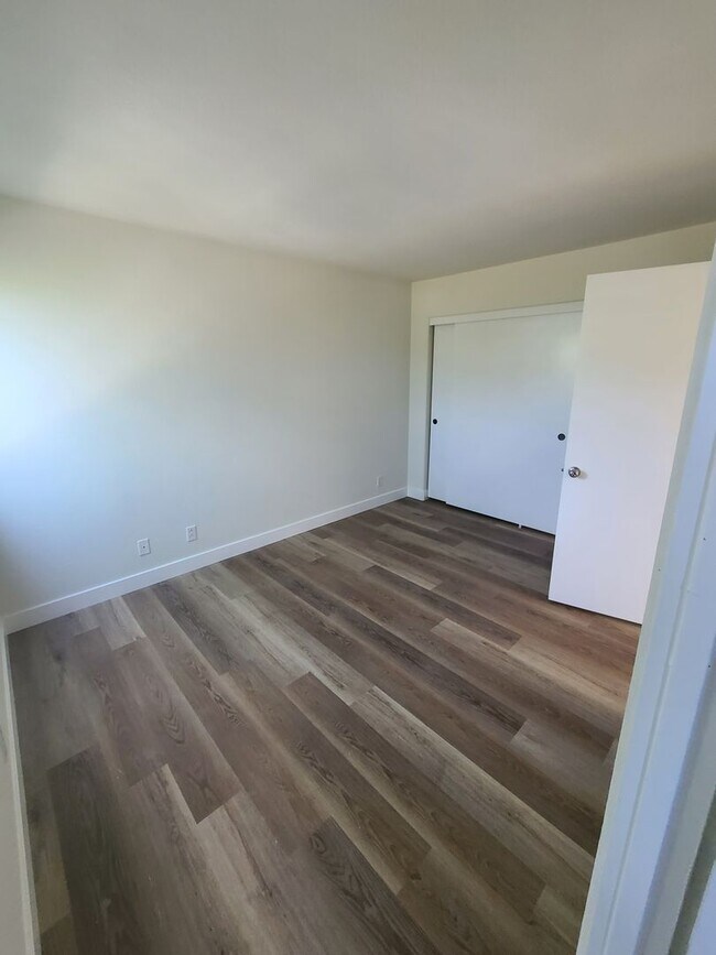 Building Photo - 2 Bed/2.5 Bath plus Large Bonus Room - For...