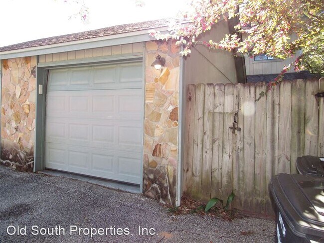 Primary Photo - 3501 Parkwood Ave