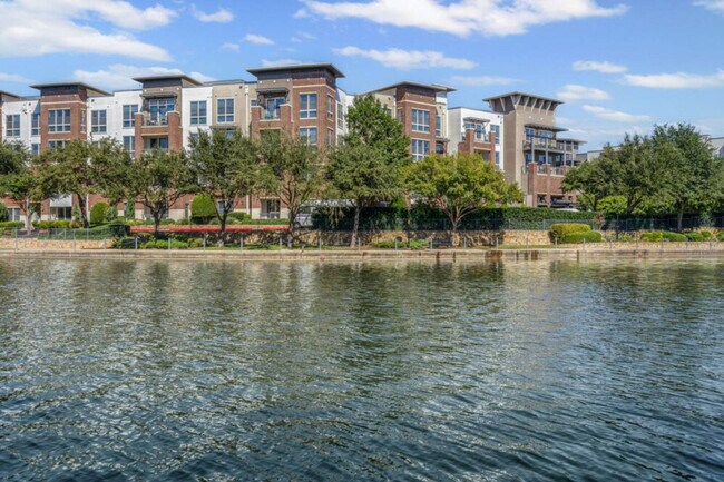 Building Photo - 800 Lake Carolyn Pkwy