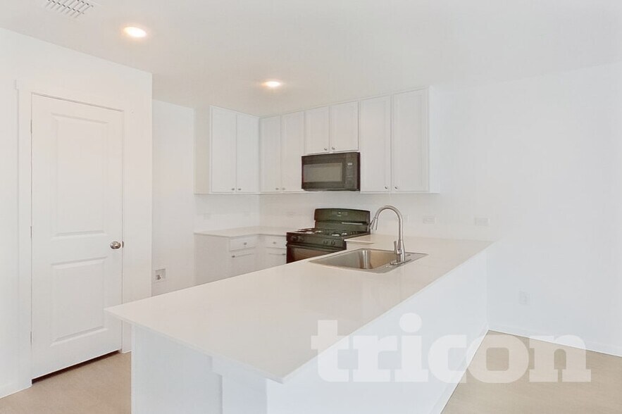 Building Photo - 907 Ponderosa Ln