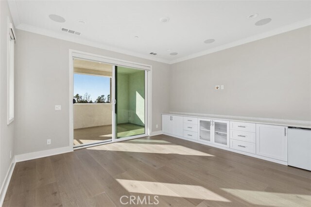 Building Photo - 157 Novel
