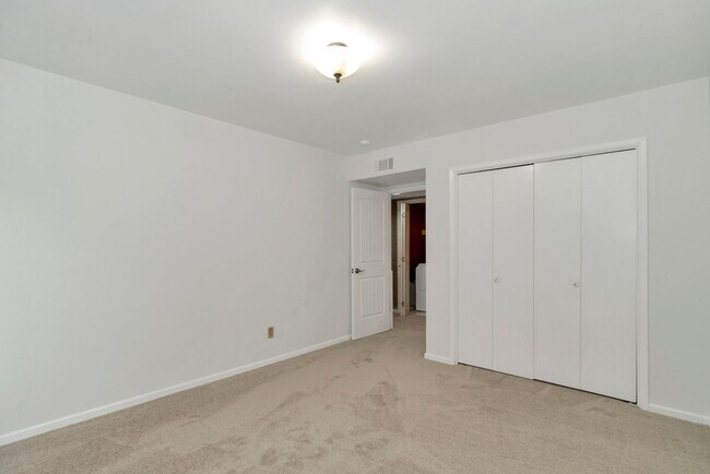Building Photo - 4614 Redwood Rd