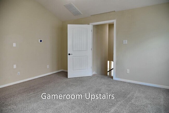 Building Photo - 2229 Maple Point Dr N