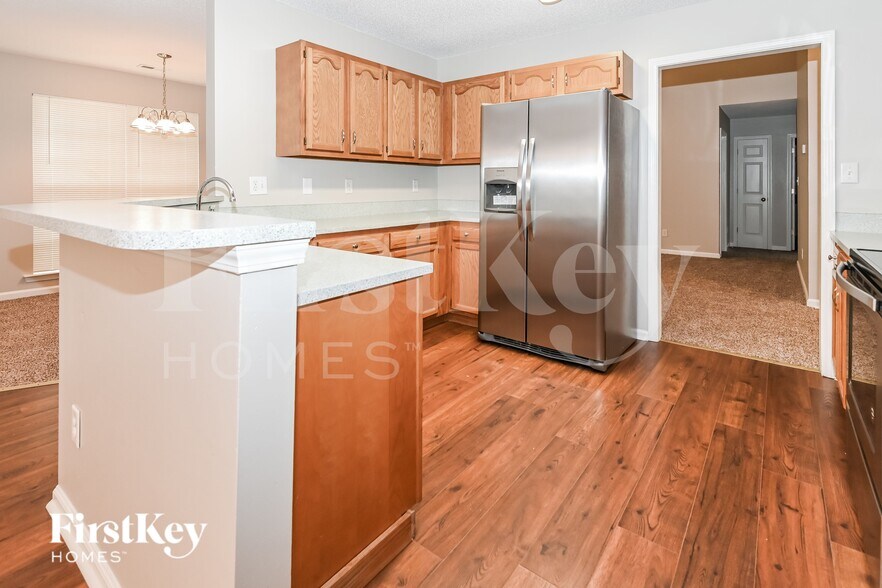 Building Photo - 3235 Leicester Dr