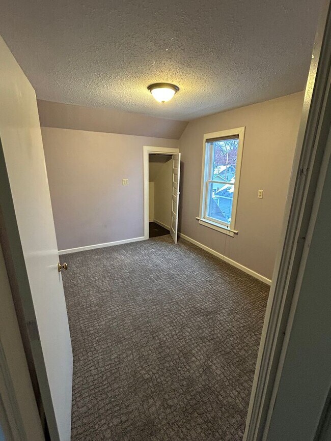 Building Photo - 4 Bedroom Home on Kalispell’s East Side – Spacious Yard & Double Garage