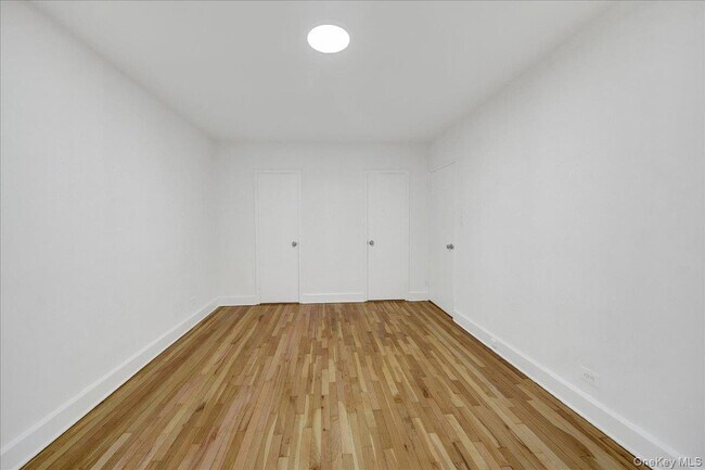 Building Photo - 3840 Greystone Ave