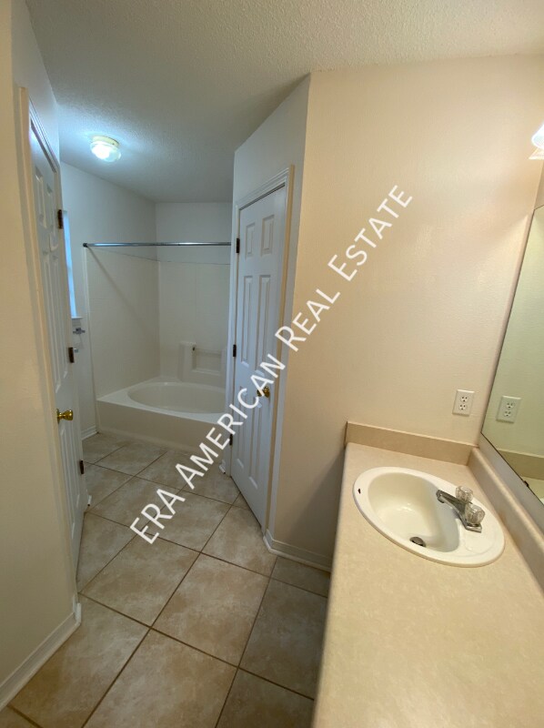 Building Photo - 4250 Shadow Ln