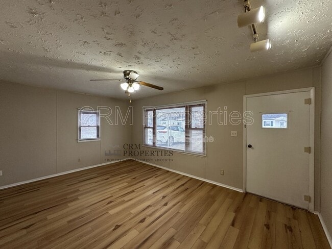 Building Photo - 1020 E Fischer St