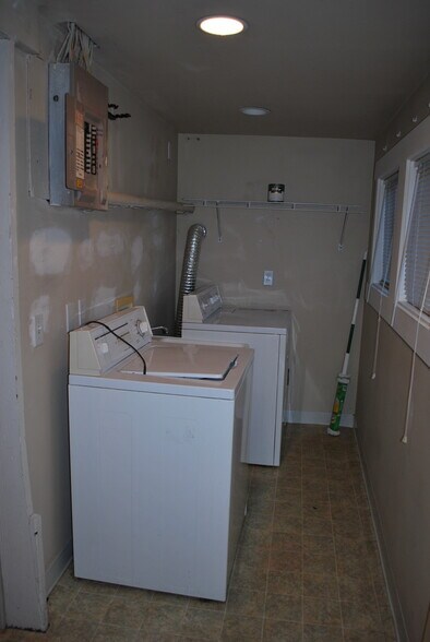 Building Photo - 6027 6th Ave NE