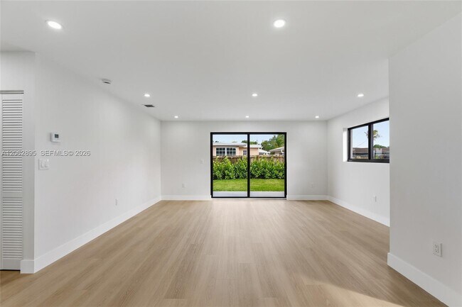 Building Photo - 9660 Dominican Dr