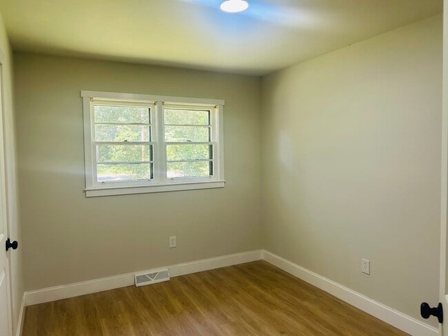 Building Photo - Newly Remodeled Home | Pet-Friendly | Room...