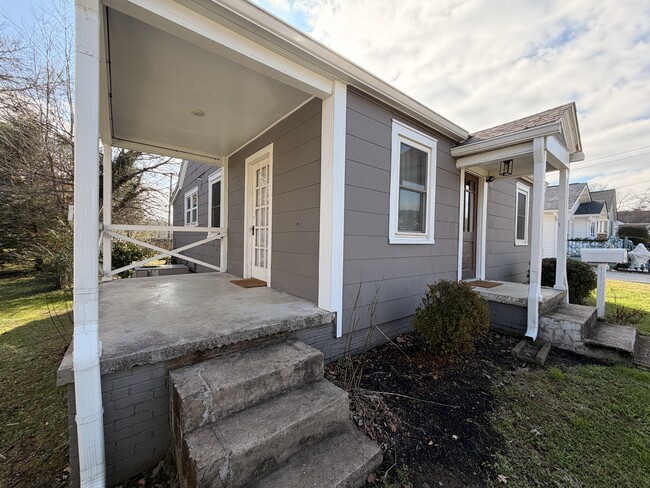 Building Photo - 822 Radford Pl