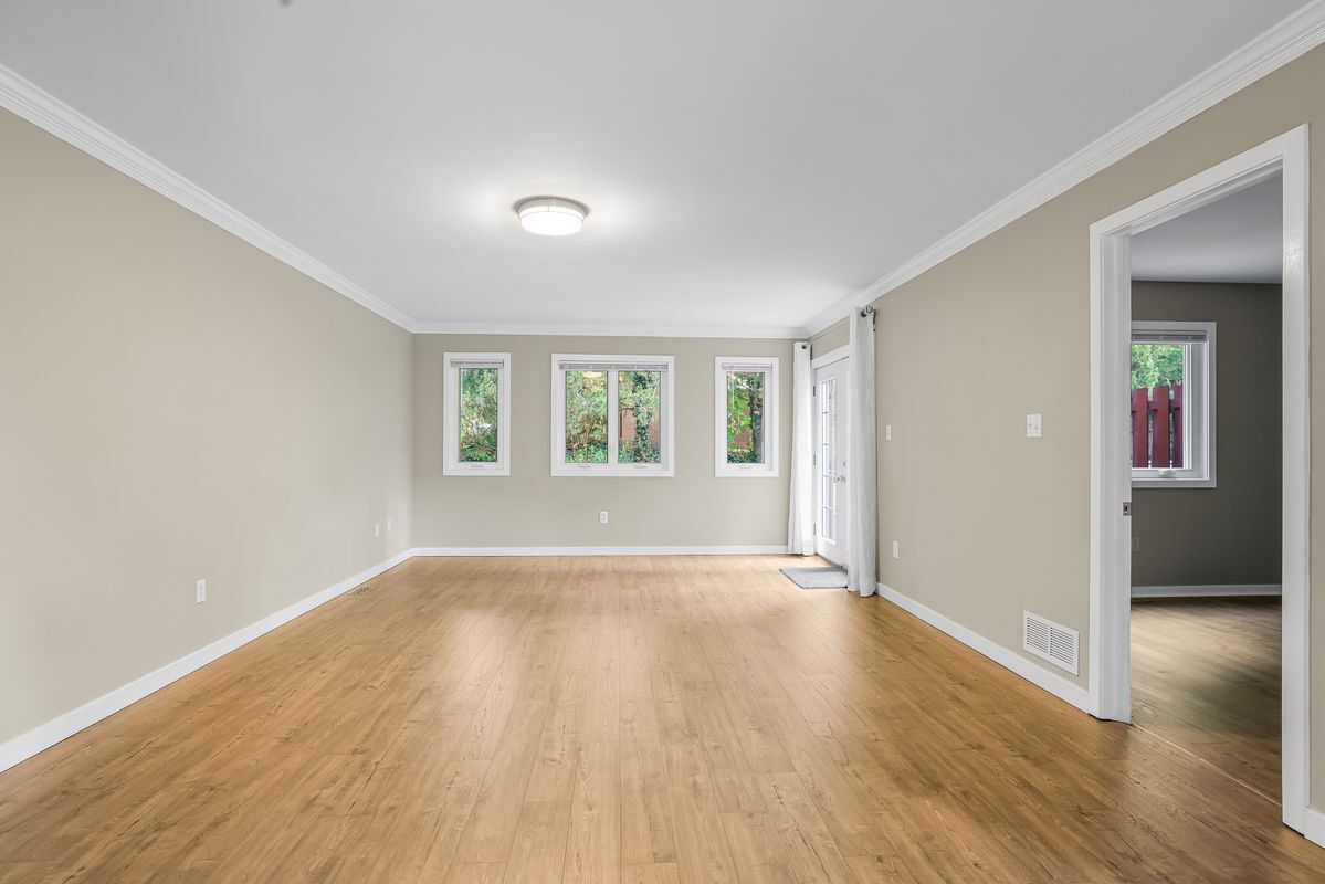 Building Photo - 363 Chickory Way