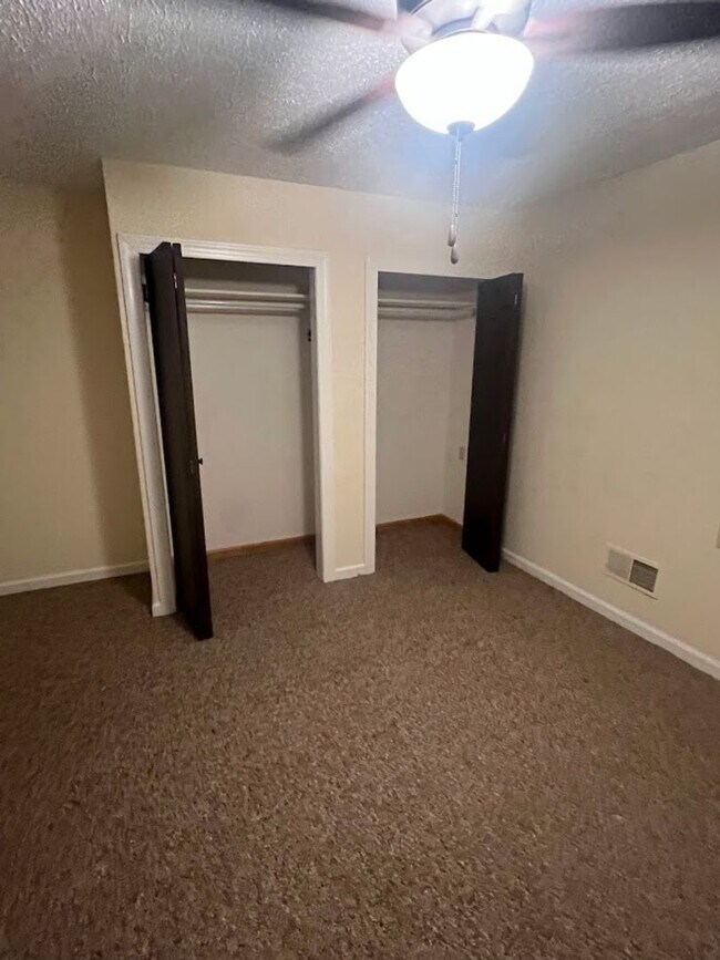 Building Photo - Wernersville 2 bedroom condo