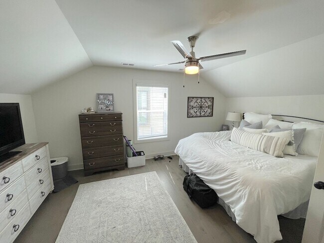 Building Photo - 611B E Duffy Ln