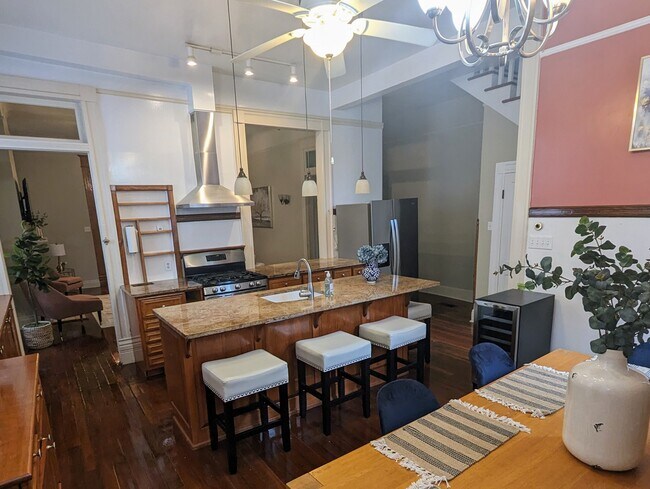 Building Photo - 5107 Dryades St