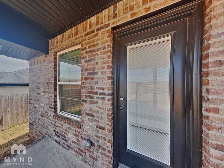 Building Photo - 5904 SW Teppee Ave