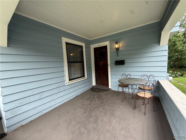 Building Photo - 936 Lancaster Ave