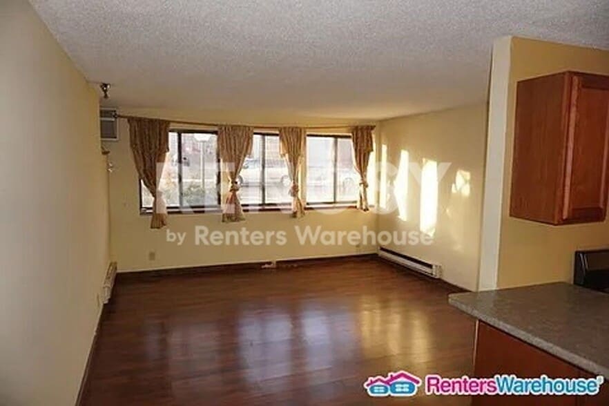 Building Photo - 925 30th Ave S