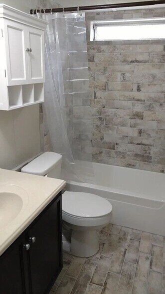 Building Photo - 427 White Oak Way