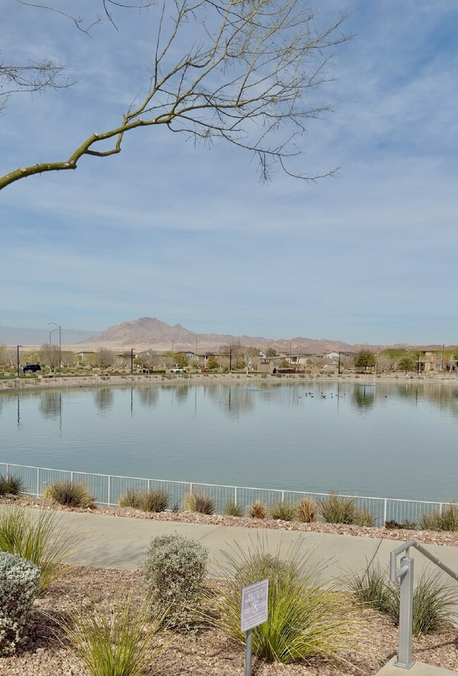 Building Photo - 3 Bedroom Townhome for Rent in Cadence Henderson | Solar Home | Master-Planned Community Near Las...