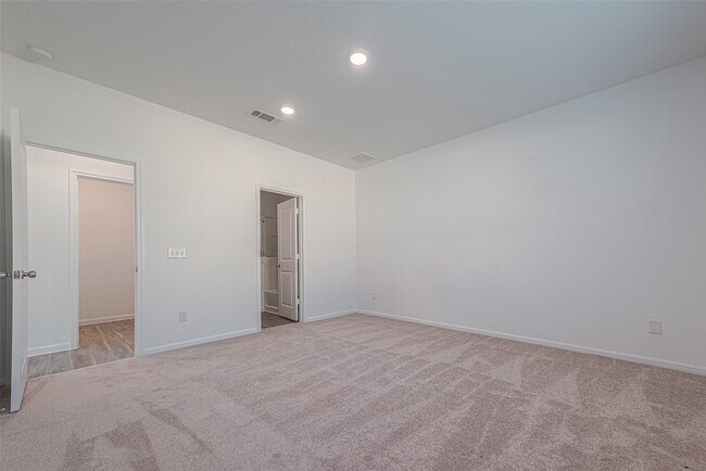 Building Photo - 325 Maple Bark Trl