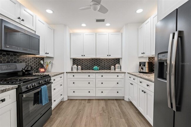 Building Photo - 7215 Westmoreland Dr