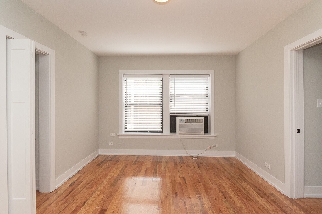 Building Photo - 553 W Arlington