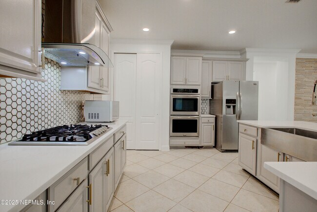 Building Photo - 174 Antilles Rd