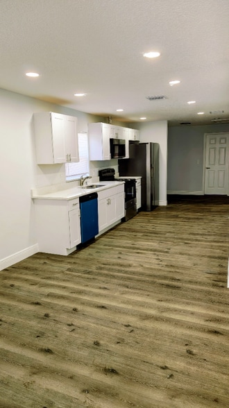 Building Photo - 169 Lincoln Ave