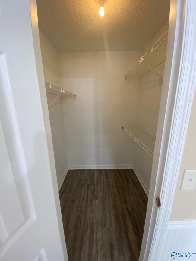 Building Photo - 523 Farmingdale Rd SE